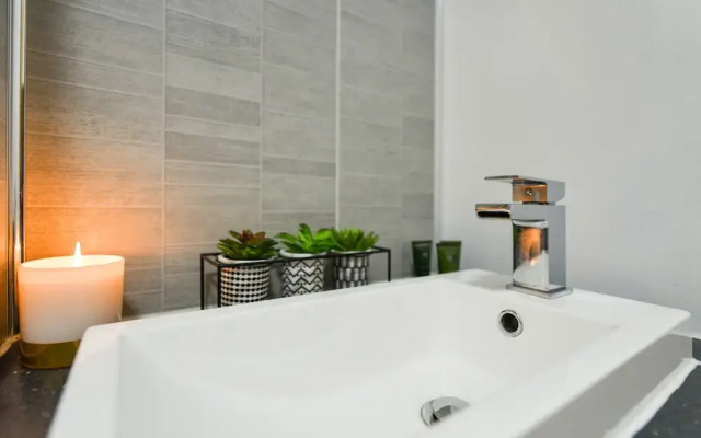 Long Eaton Modern 4bed House