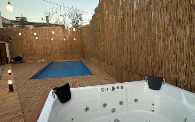 Yeşil Panjurlu Villa Otel