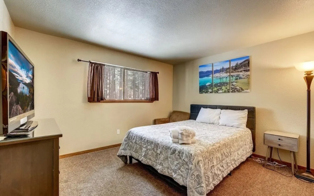 Cold Creek Chalet - Hot tub & Movie Room