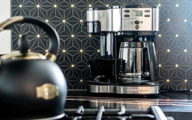 Gatsby Theme Near Downtown w Game Room, EV Charger