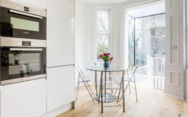 Marloes Road Lux 2 Bedrooms Apartment