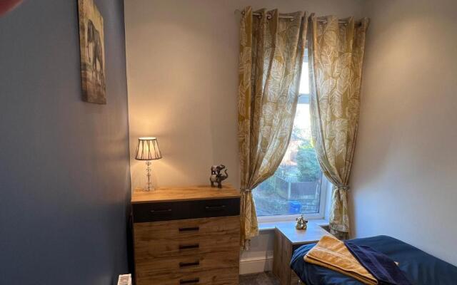 Luxury 2 bed Apartment Great Location
