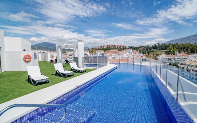 ALB301-New 2 bedroom apt with shared roof top pool