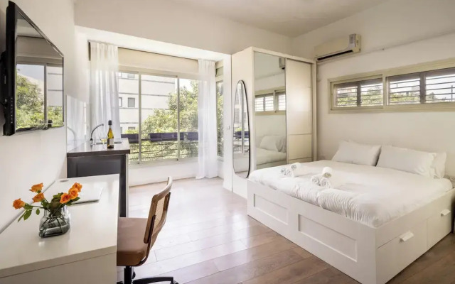 Heart of TLV Elegant Home by Sea N' Rent