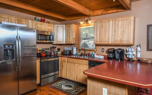 Bear Mountain Lodge 4 Bedroom House