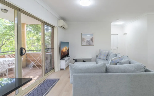 Kozyguru | Homebush West | 3-Beds Apt With Parking