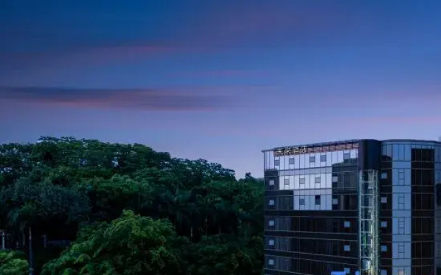 Future Hotel （ Liutang Metro Station, Joy City, Shenzhen)