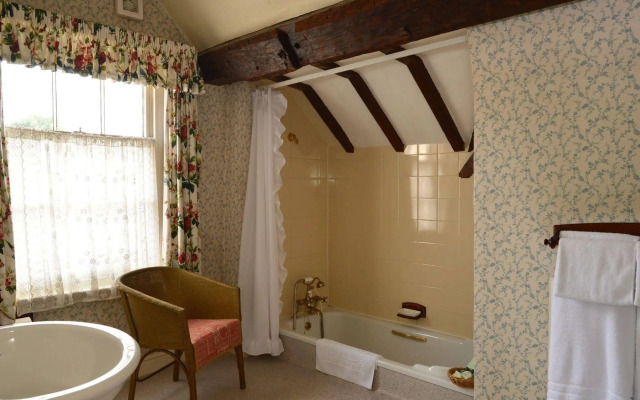 The Raven Hotel
