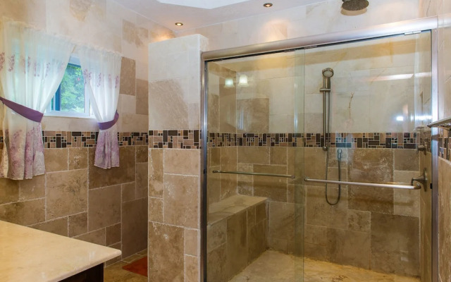 Kingston Luxury Family Retreat