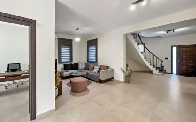 Luxury Rental Villa for 14 People