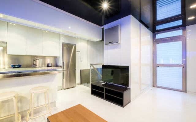 Puerta de Hierro Design Duplex II by My City Home