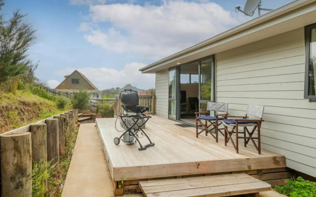 Manuka Lodge - Tairua Holiday Home