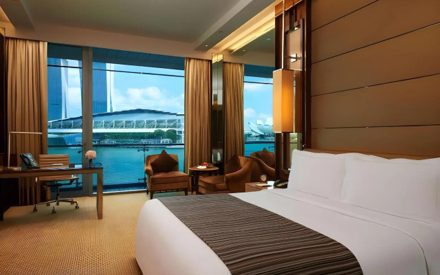 The Fullerton Bay