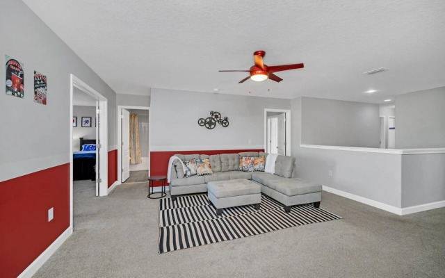 Spacious Home Near Disney