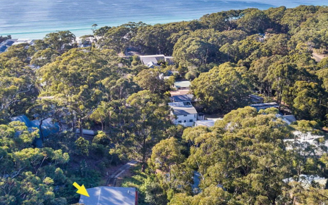 SUMMERDAZE Hyams Beach 4pm check out Sundays except Peak season