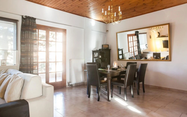 Families 2BM Flat 7'Metro Balcony