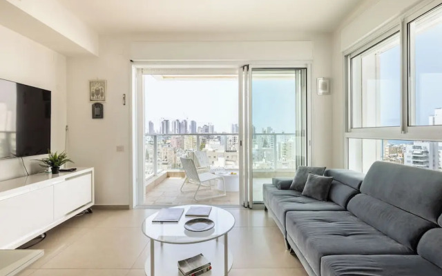 Seaside High-Rise Apt by Sea N' Rent