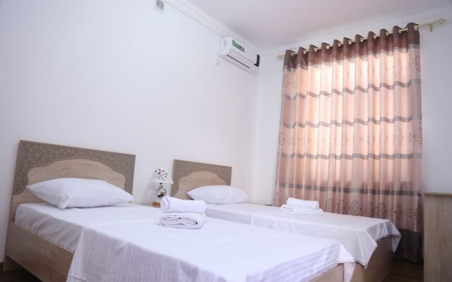 Отель Anis-Pari