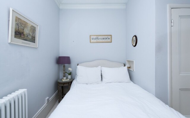 Spacious 1BR Garden Flat in Brixton