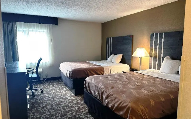 Norwood Inn & Suites Milwaukee