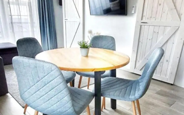 Marina Apartment by Dora