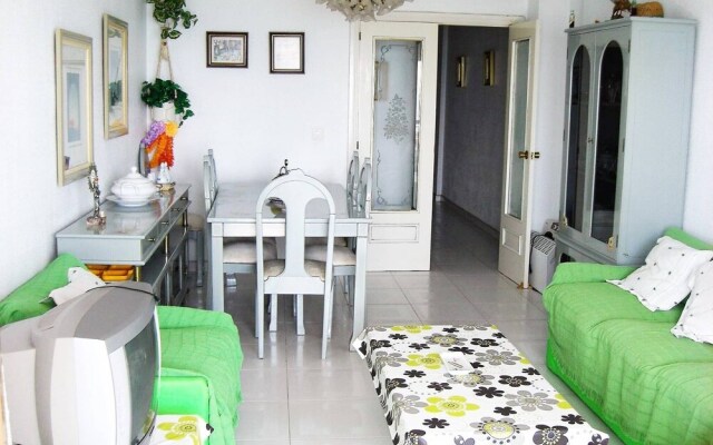 Authentic family apartment facing the sea