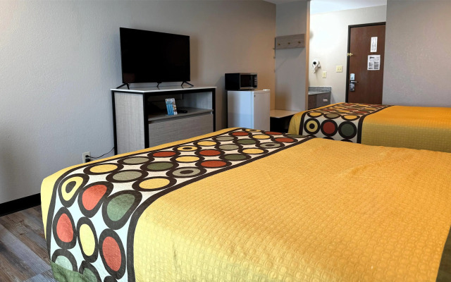 Super 8 by Wyndham Frankfort IN