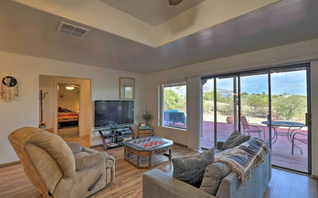 Mountain-view Retreat w/ Modern Interior & Kitchen