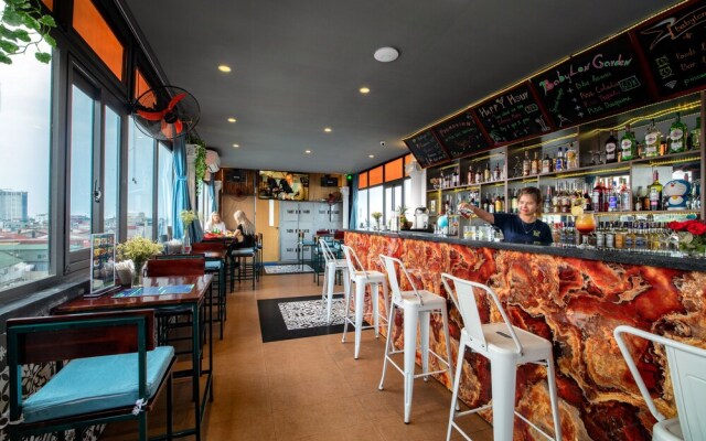 Babylon Garden Inn