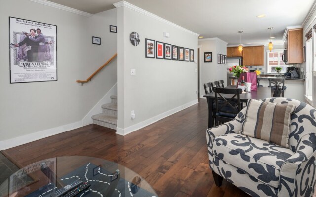 Seattle Vacation Home: Off The Wall