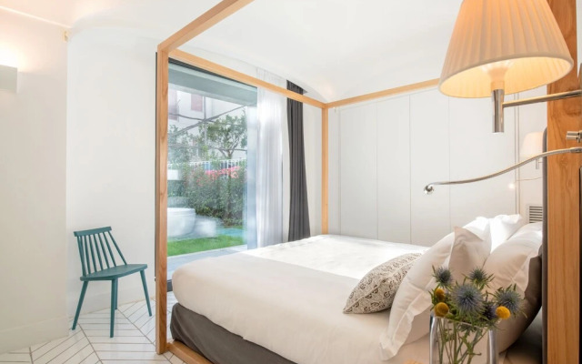 Luxury Suite with Garden and Jacuzzi