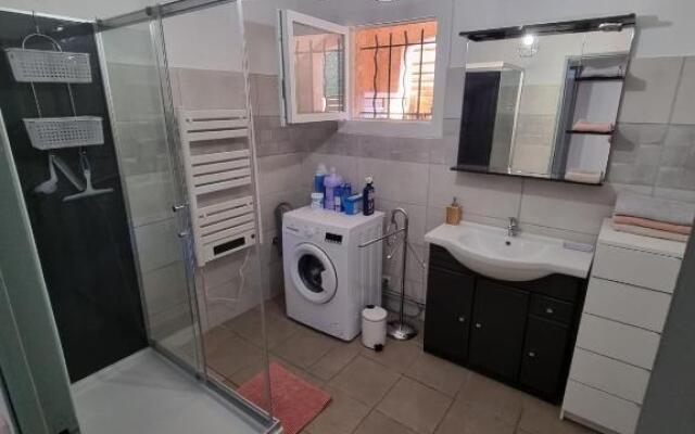 location vacances T4 bas de villa Toulon