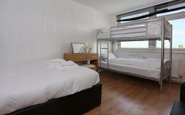 4 Bedroom Apartment in Shepherd's Bush Accommodates 10