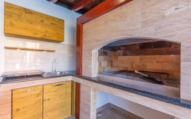 Awesome Home in Plano With Wifi and 3 Bedrooms