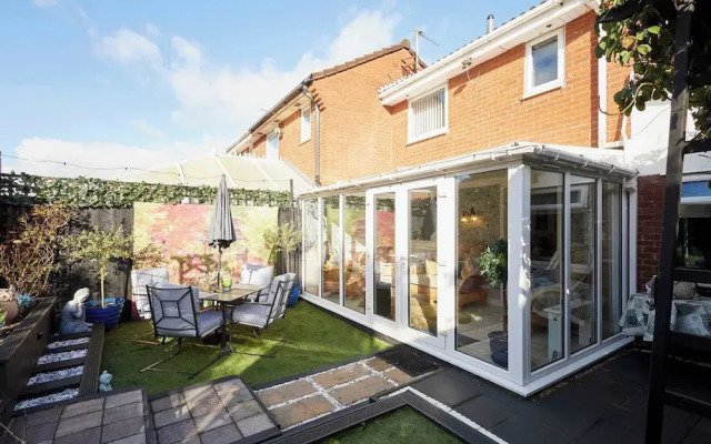 Host Stay The Cheeky Squirrel