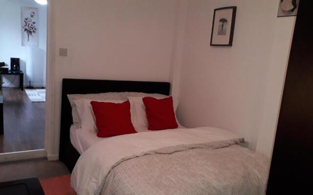 Cosy London holiday Home (Near O2 arena)