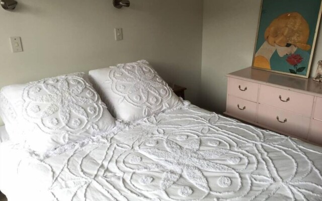 Sunny Holiday Home Near the Beach