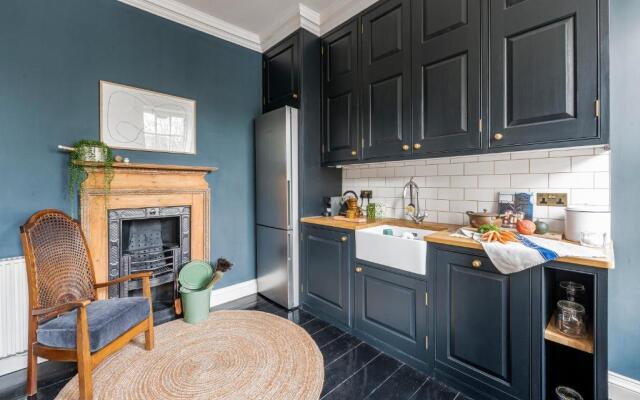 Superior Stays - Rosewell House