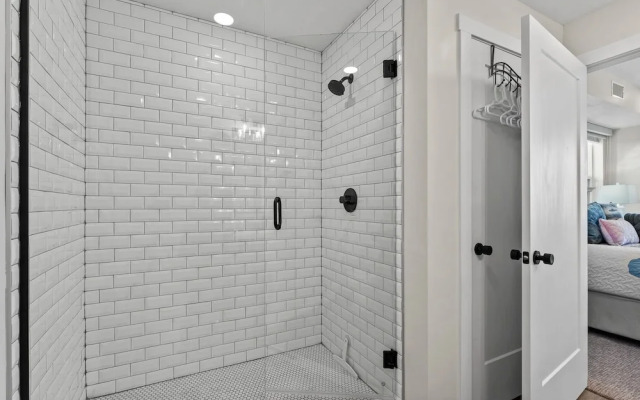 Dreamy Lagoon 2 Bedroom Condo