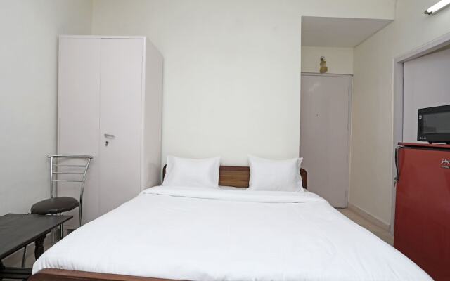 OYO 13269 Home Cozy 1RK Near Library Chowk
