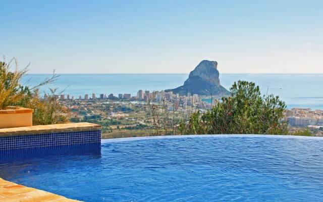 Villa - 4 Bedrooms with Pool, WiFi and Sea views - 104976