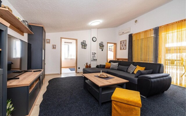Nice Apartment in Rovanjska With Wifi and 2 Bedrooms