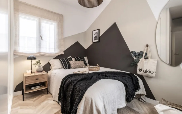 Eriste - 2 Bedrooms in Malasa a