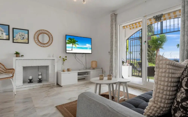 Amazing Pool and Garden Apartment by Costarentals - Ref 253