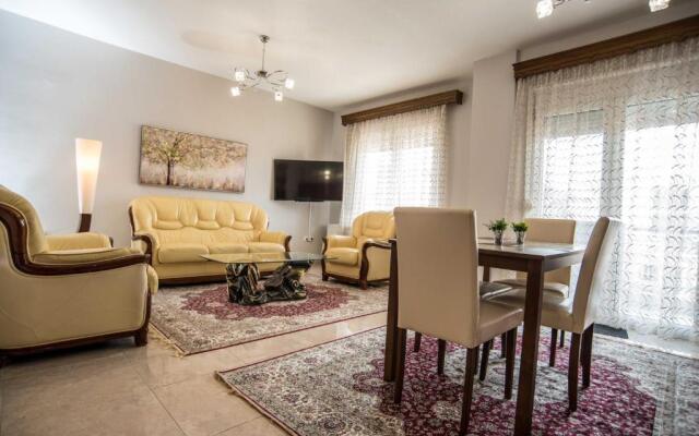 Friendly Flat 4