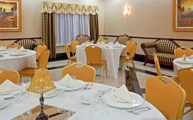 Holiday Inn Express and Suites Newton by IHG