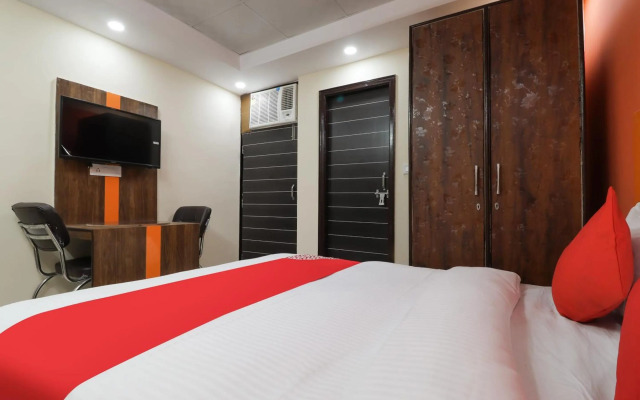 Flagship 75893 Hotel Maharaja Gold