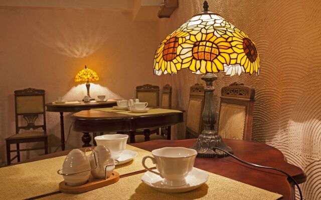 Caravan Hotel
