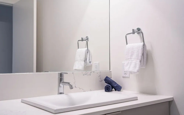 Drop In Condo by Revelstoke Vacations