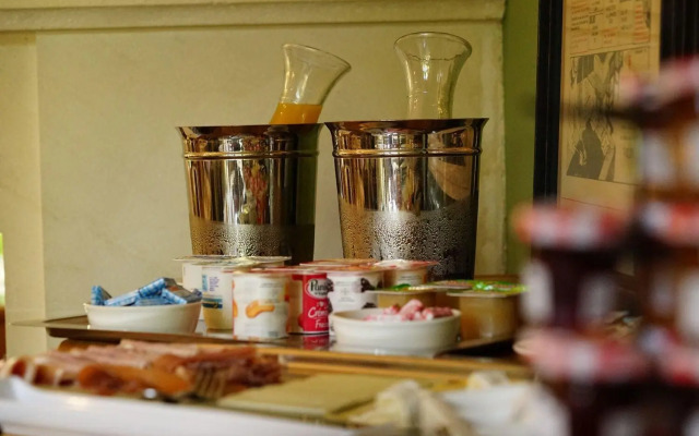 Logis Hotel Le Blason de Provence